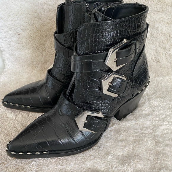Gianni Bini crocodile look leather ankle books - Picture 1 of 7